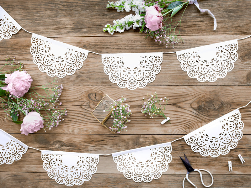 
                
                    Load image into Gallery viewer, White Lace Doily Garland
                
            