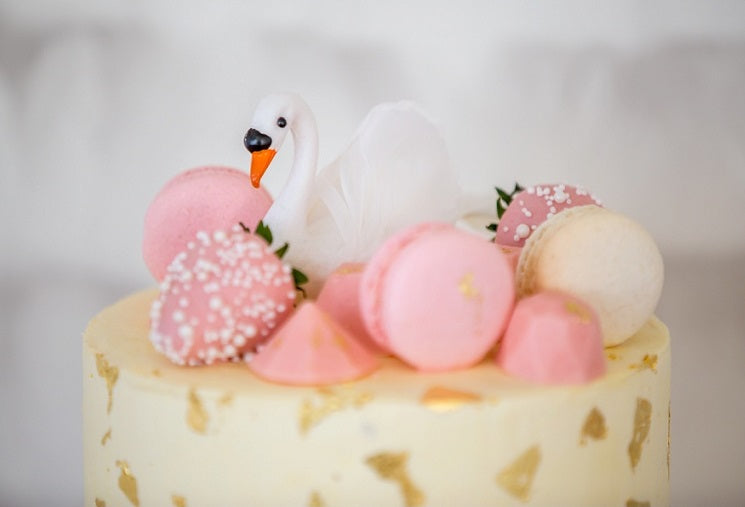 
                
                    Load image into Gallery viewer, Swan Cake Topper
                
            